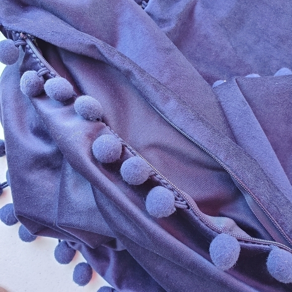 Blue velvet set of 2 throw pillow pillowcases with pom-poms hidden zipper - Picture 5 of 7